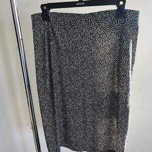 Simply Styled Black and White Dotted Pencil Skirt